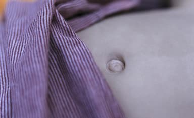 What’s with the Hebrew Expression “To Jump over One’s Bellybutton”?